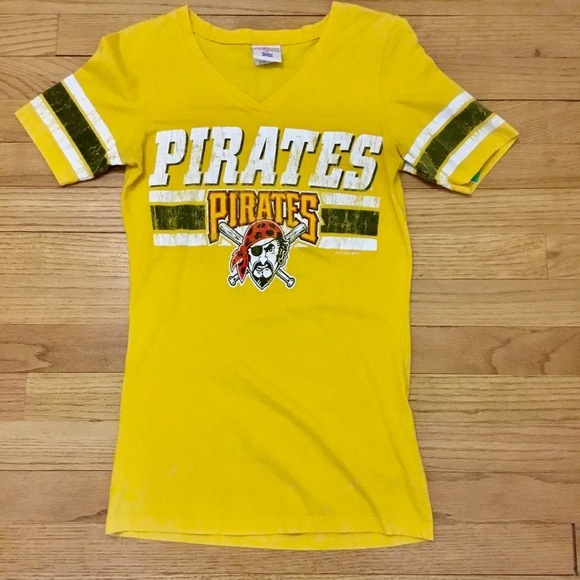 Genuine Merchandise Tops - Women Genuine Merchandise Pirates T-shirt